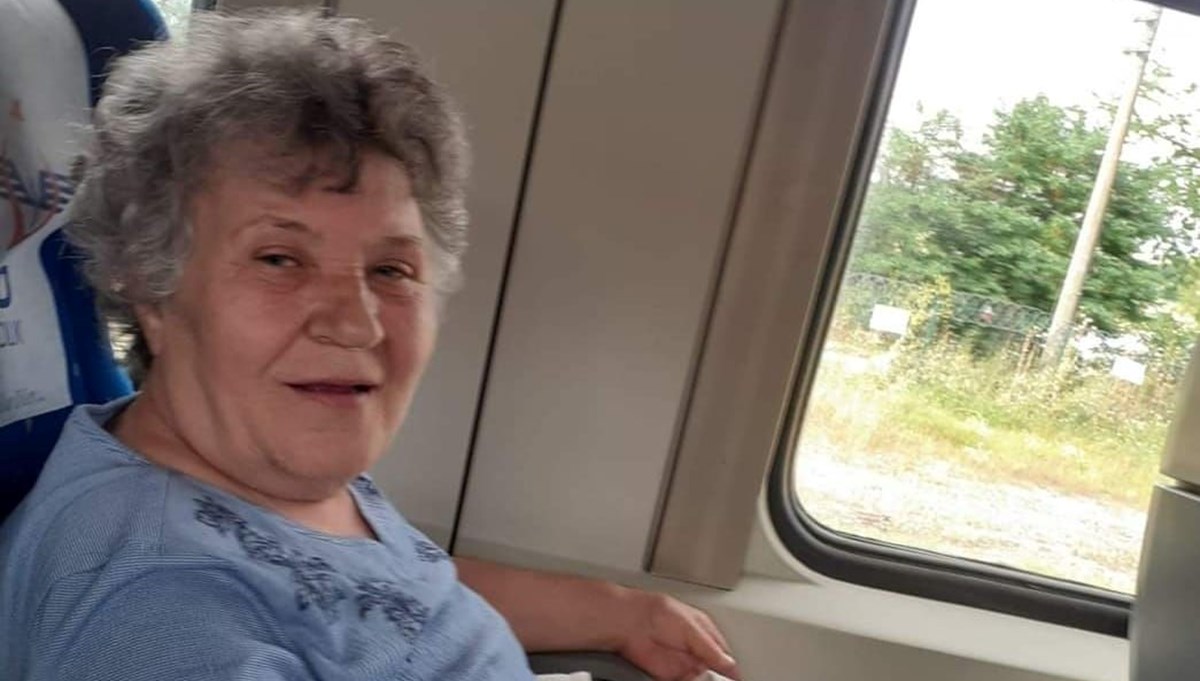 Annesini öldürüp, 15 saat cesedin başında bekledi Annesini öldürüp, 15 saat cesedin başında bekledi