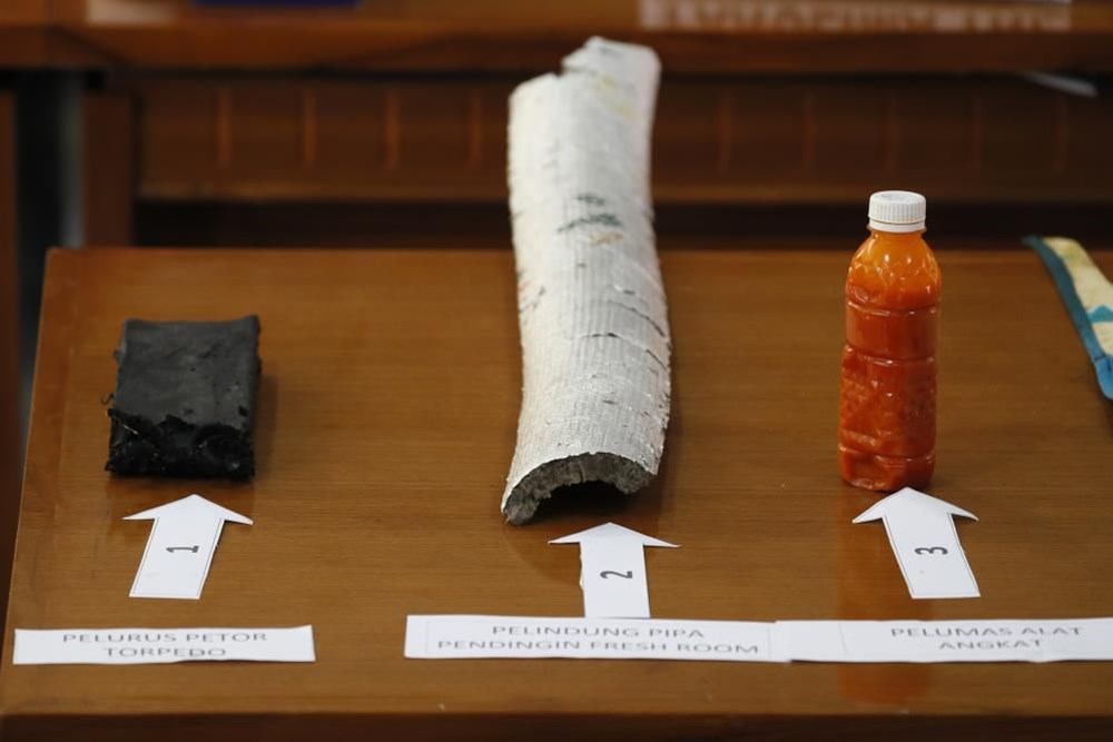 Fragments of missing submarine wreck found in Indonesia - 1