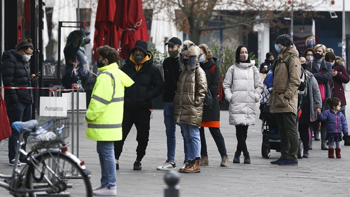 Almanya'da Covid-19'a bağlı 2 günlük can kaybı bine dayandı