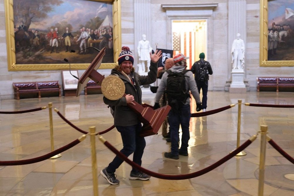 Kongre baskınında zarar gören sanat eserleri için 25 bin dolar gerekiyor - 7