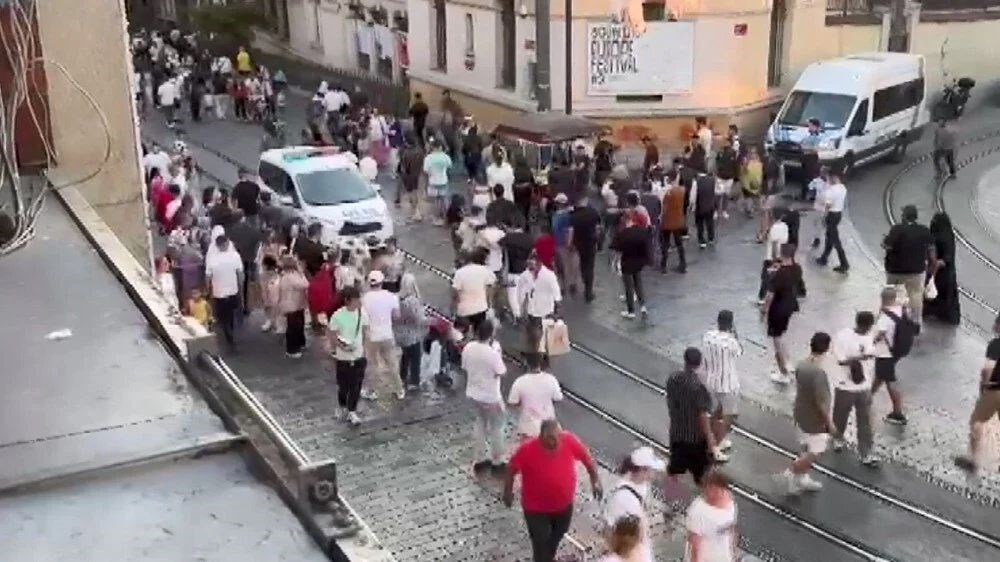 İstiklal Caddesi’nde dolar saçıp görüntü çeken grup serbest bırakıldı - 2