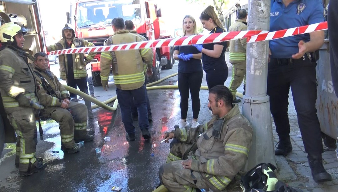 İstanbul'da korkutan yangın 3 itfaiye görevlisi hastaneye kaldırıldı
