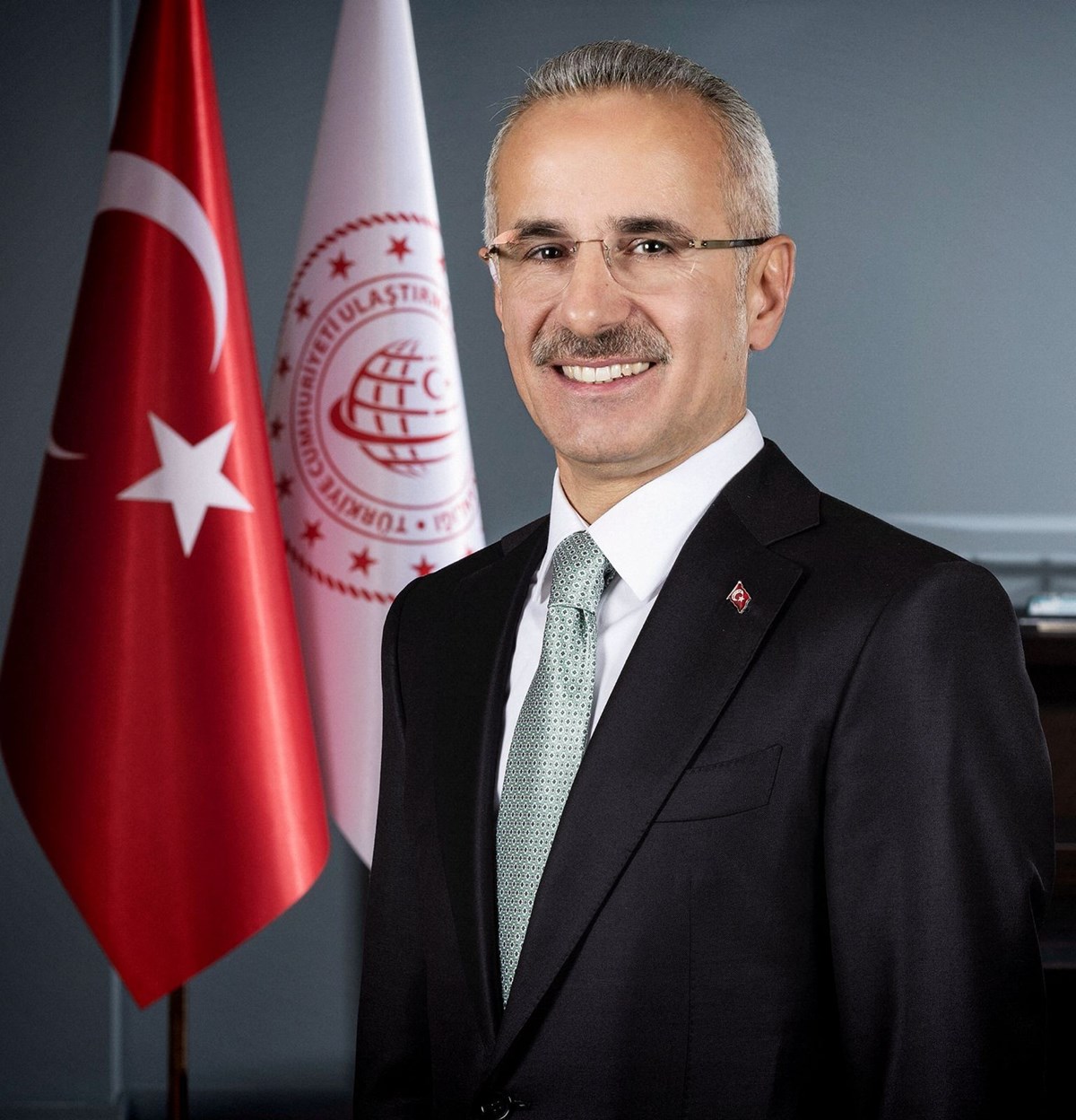 Ulaştırma ve Altyapı Bakanı Abdulkadir Uraloğlu Ulaştırma ve Altyapı Bakanı Abdulkadir Uraloğlu