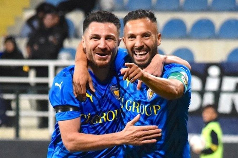 38 yaşındaki Yasin Öztekin, 2. Lig'i sallıyor: Gol krallığında zirvede yer aldı, kariyer rekoru kırdı! - 2