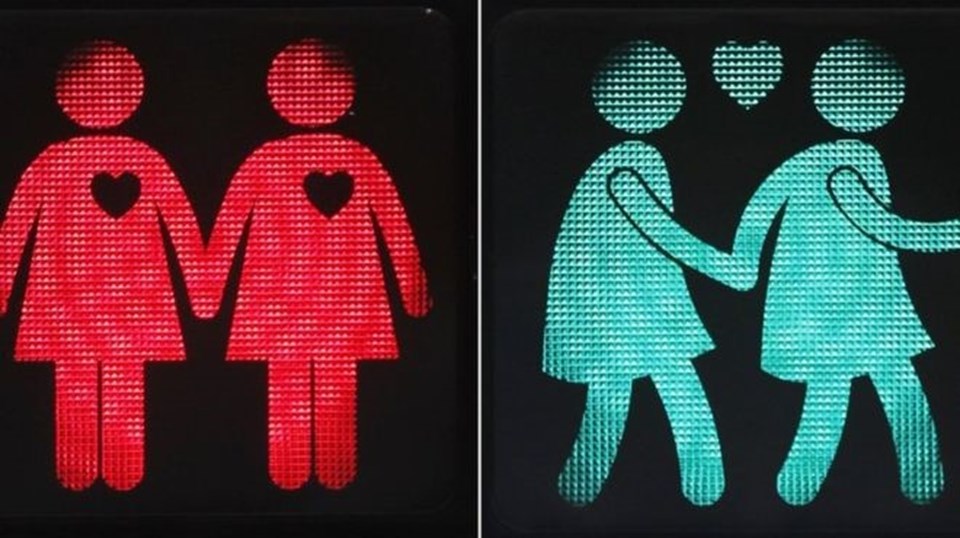 Eşcinsel temalı trafik ışıkları kaldırıldı - 1