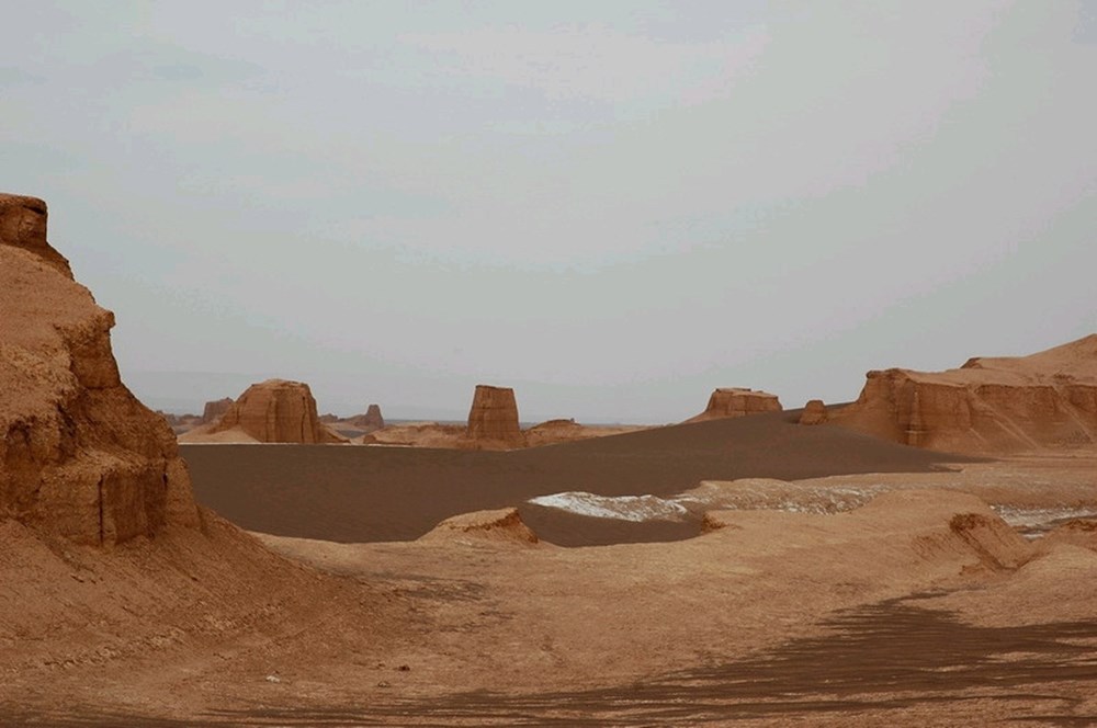 Desert better. Пустыня Деште-лут. Эль Азизия пустыня. Самая жаркая пустыня на земле. Самое жаркое место на земле пустыня лут.