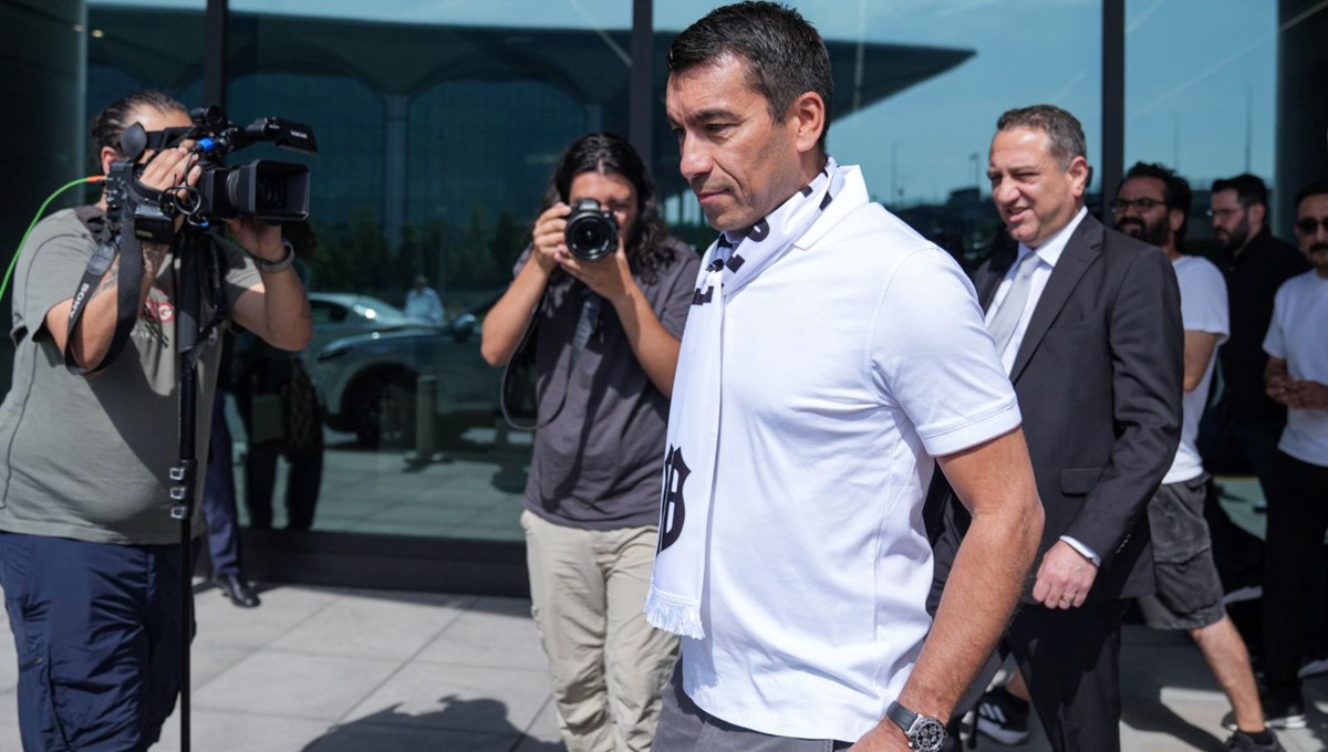 Beşiktaş'ın yeni hocası Bronckhorst İstanbul'da