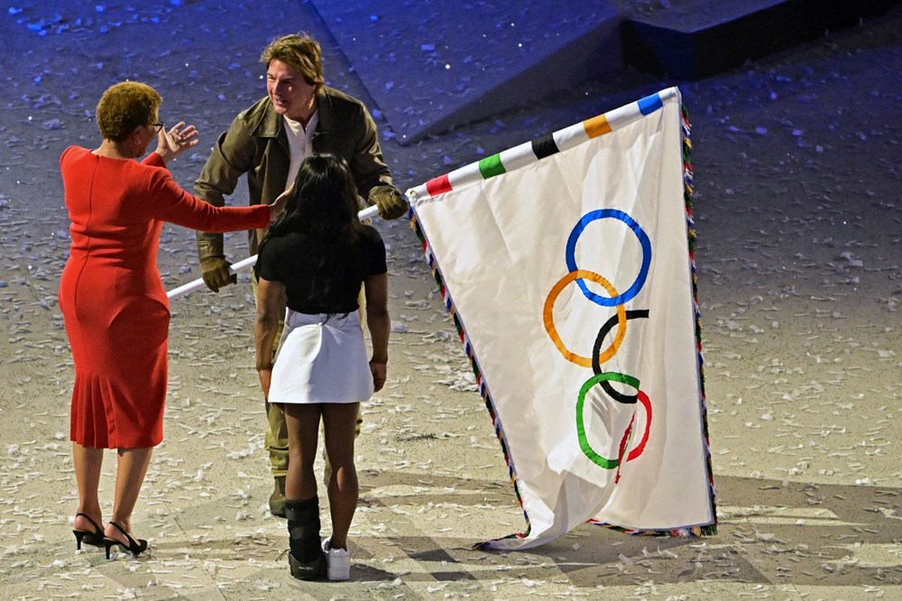 Yine dublör kullanmadı! Tom Cruise Paris Olimpiyatları'nın kapanış töreninde şov yaptı - 4