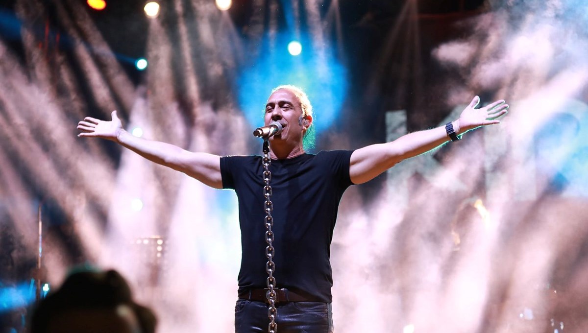 Ünlü şarkıcı Kıraç, konserine giderken kayboldu