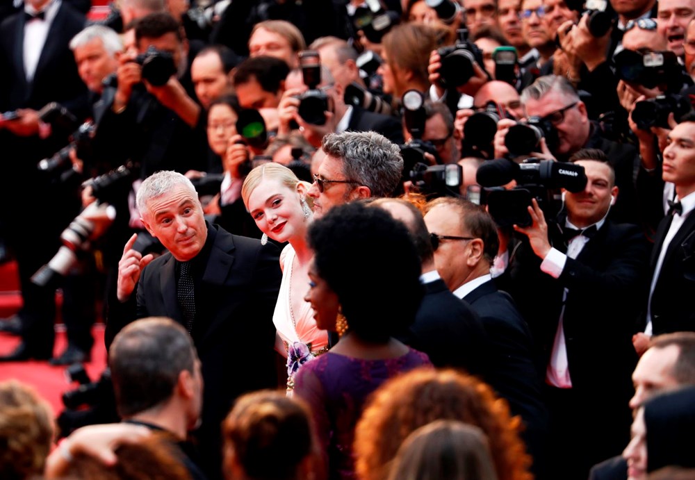 Meryem Uzerli ve Bella Hadid kırmızı halıda (Cannes'da öne çıkan anlar 3. gün) - 1