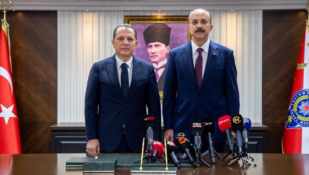 İstanbul Emniyeti’nde devir teslim töreni: Yeni Emniyet Müdürü Selami Yıldız’dan ilk mesaj İstanbul Emniyeti’nde devir teslim töreni: Yeni Emniyet Müdürü Selami Yıldız’dan ilk mesaj