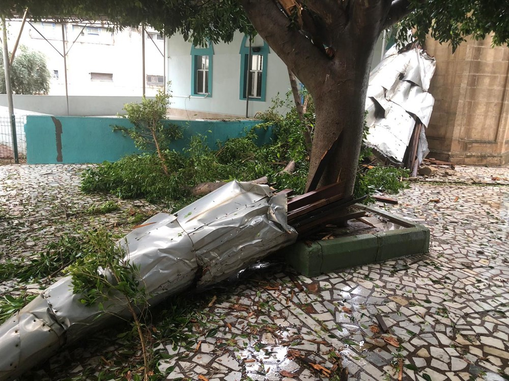 Antalya Kumluca'da kuvvetli rüzgar ve dolu: 1 ölü - 8