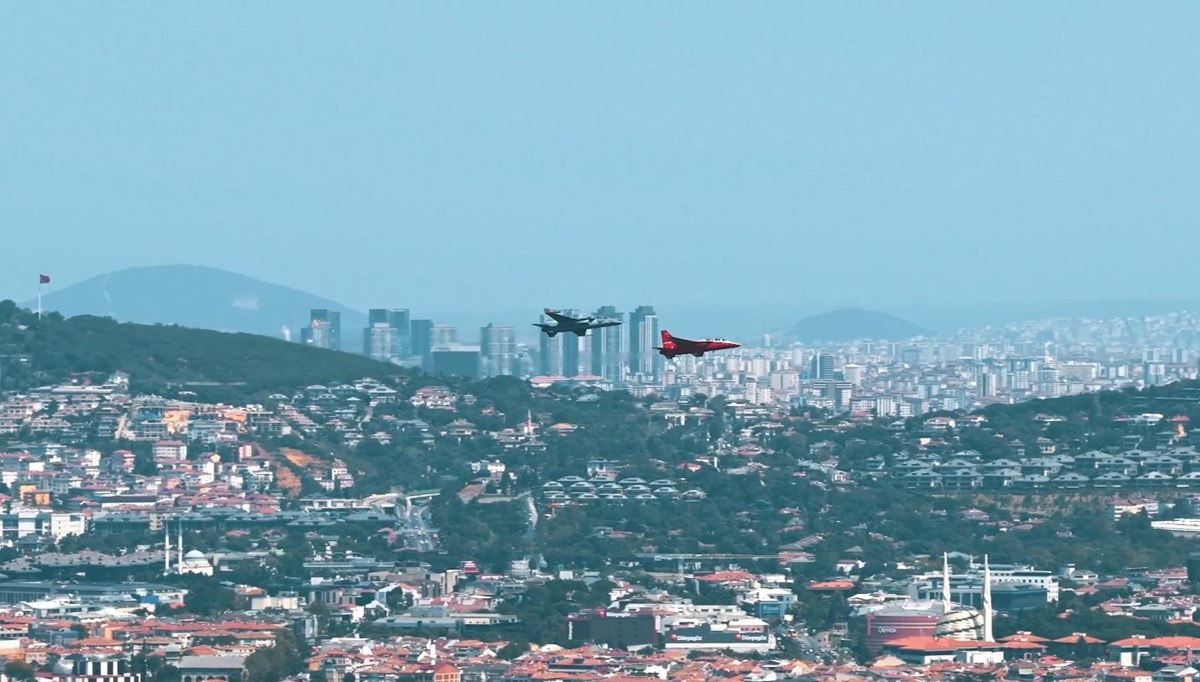 İstanbul Boğazı'nda heyecan dolu an