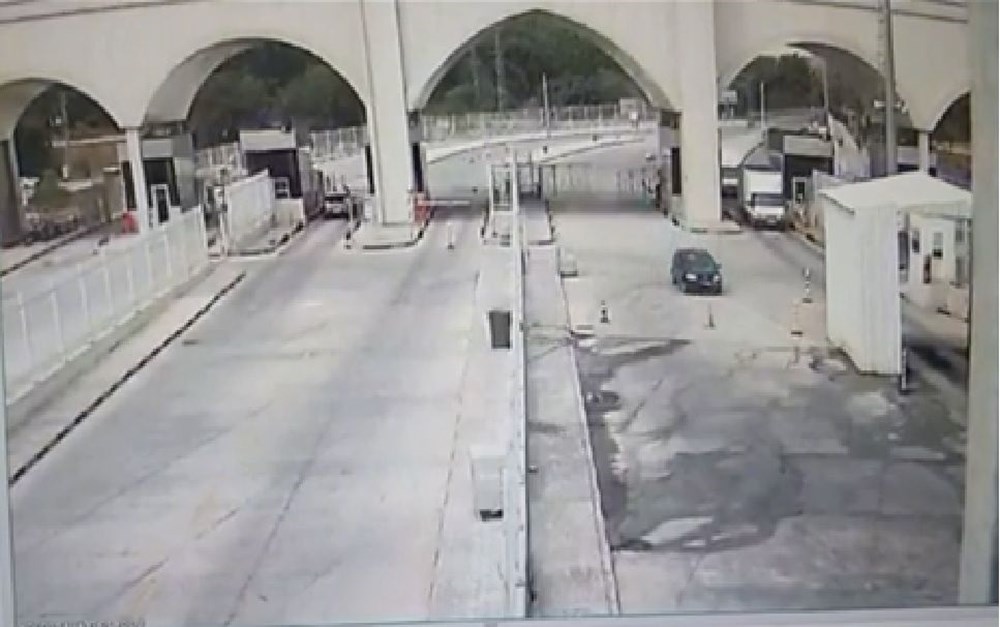 Yunanistan
sınırında hareketli anlar: Türk polisinin üzerine bıçakla yürüdü, ayağından
vuruldu - 9