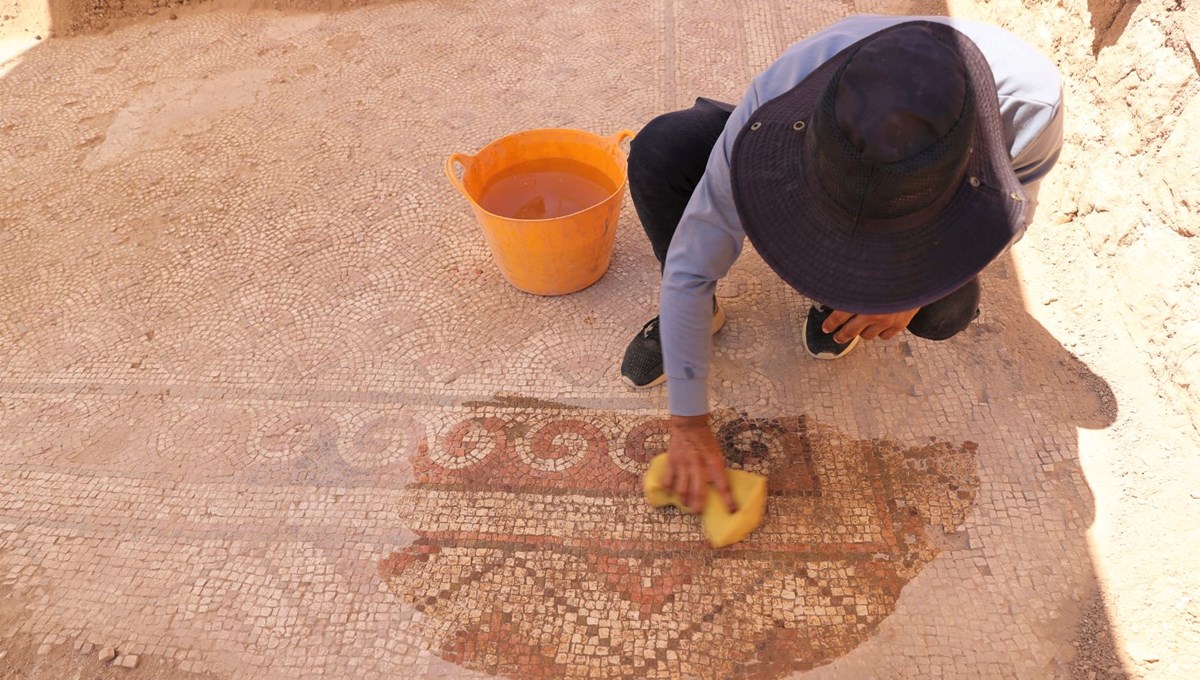 Mardin'de yaklaşık bin 500 yıllık mozaik bulundu: ''Neredeyse bozulmamış halde''