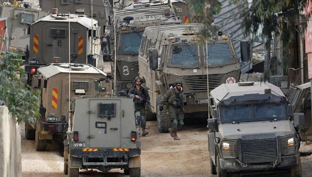 İsrail, Batı Şeria'ya buldozerlerle saldırı başlattı İsrail, Batı Şeria'ya buldozerlerle saldırı başlattı