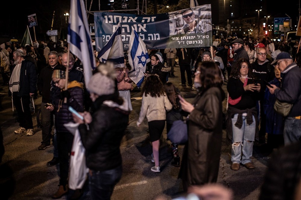 İsrail'de halk ikiye bölündü: Bir tarafta savaş, diğer tarafta barış yanlıları sokaklara çıktı - 11