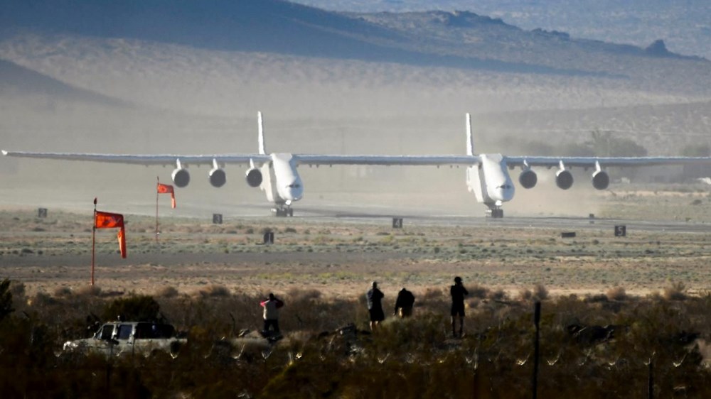 Dünyanın en büyük uçağı test uçuşunu tamamladı - 8