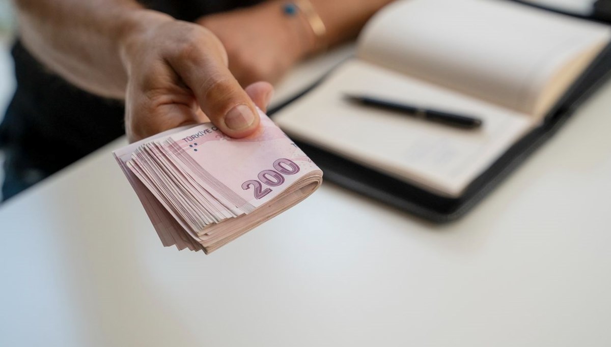 Memur ve emeklinin maaşı ne kadar olacak? İşte muhtemel zam oranı Memur ve emeklinin maaşı ne kadar olacak? İşte muhtemel zam oranı