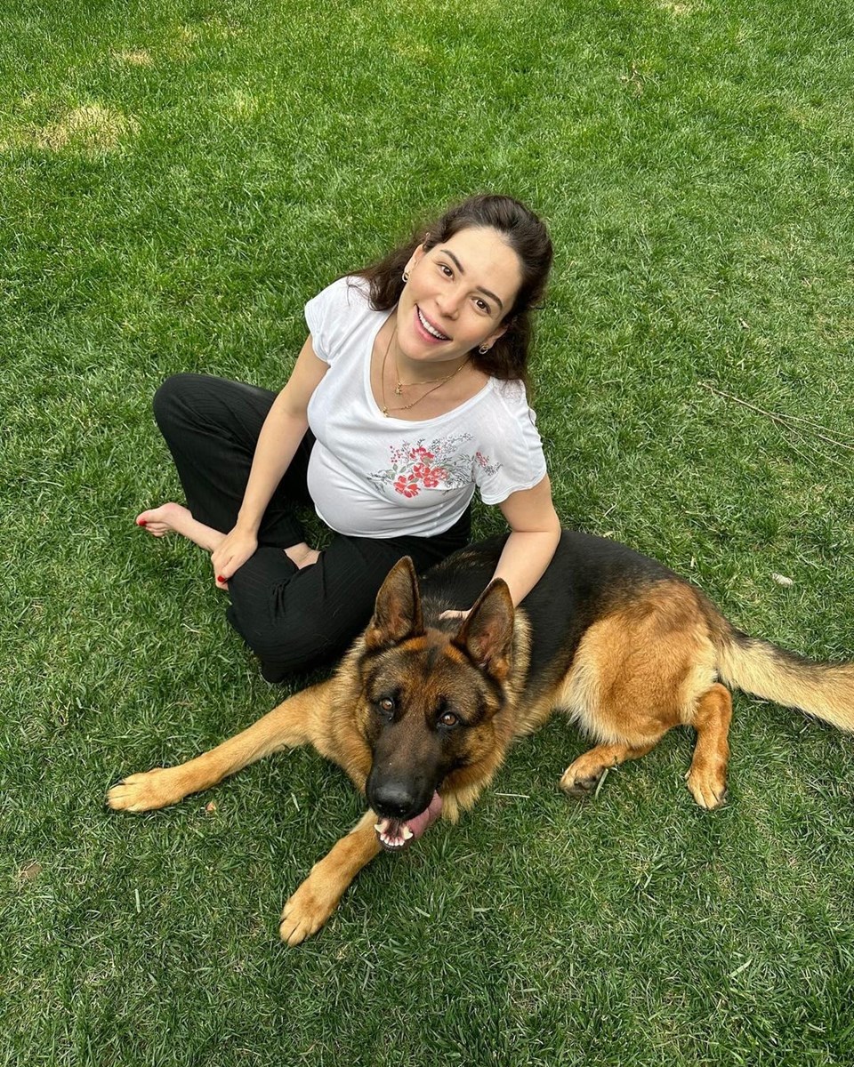 Anne olmaya hazırlanan Yıldız Çağrı Atiksoy'dan karnı burnunda yeni kare - 1
