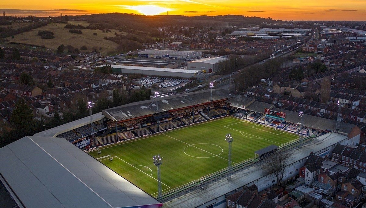 Luton Town'ın iç sahadaki Premier Lig maçı ertelendi