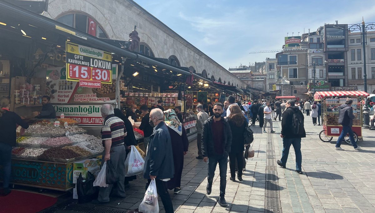 Eminönü'nde bayram yoğunluğu başladı