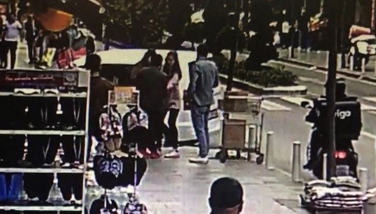Dayakçı kocasını sokakta bıçakladı Dayakçı kocasını sokakta bıçakladı