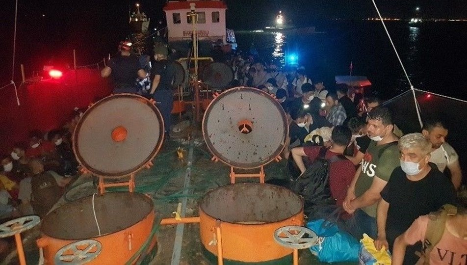 İzmir'de gemiden 268 sığınmacı çıktı