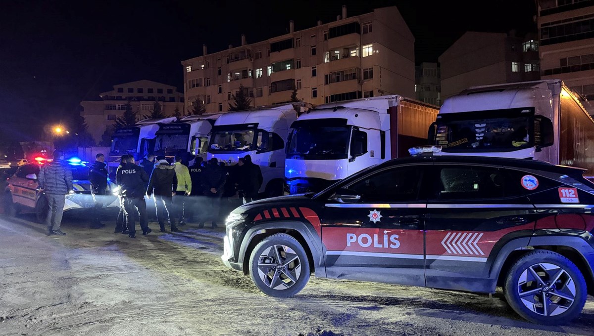 Polise mukavemet eden TIR sürücülerine gözaltı Polise mukavemet eden TIR sürücülerine gözaltı