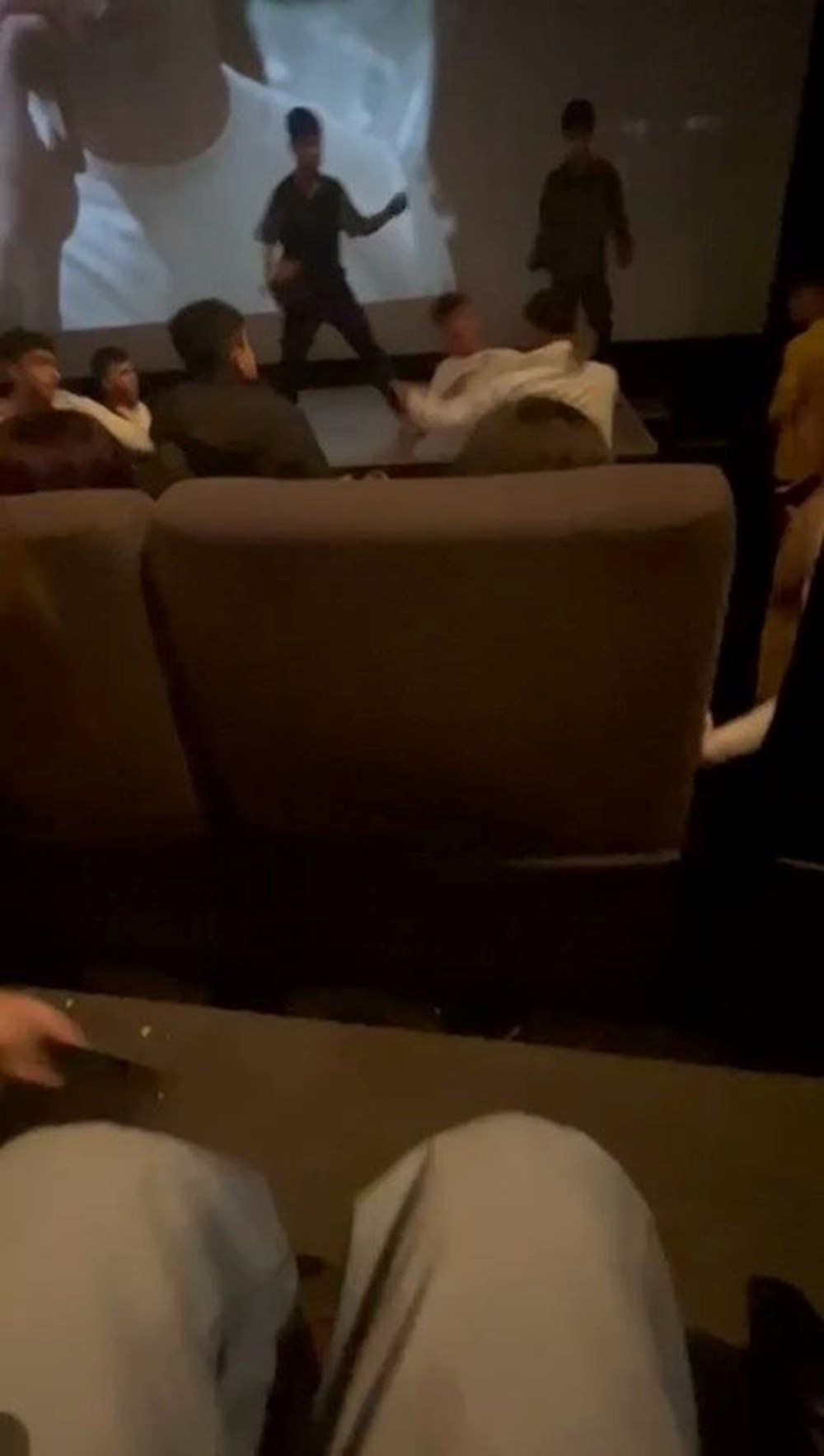 Rapçi Çakal Konserinde Kavga Çıktı: Seyirciler Birbirine Girdi 75 P69lHiSq00eRY 9 HeIjPA