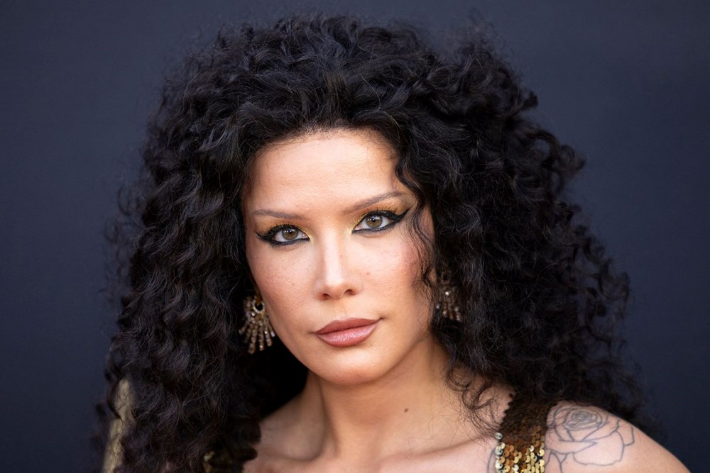 Kemoterapi tedavisi gören Halsey, sağlık durumu hakkında konuştu - 2