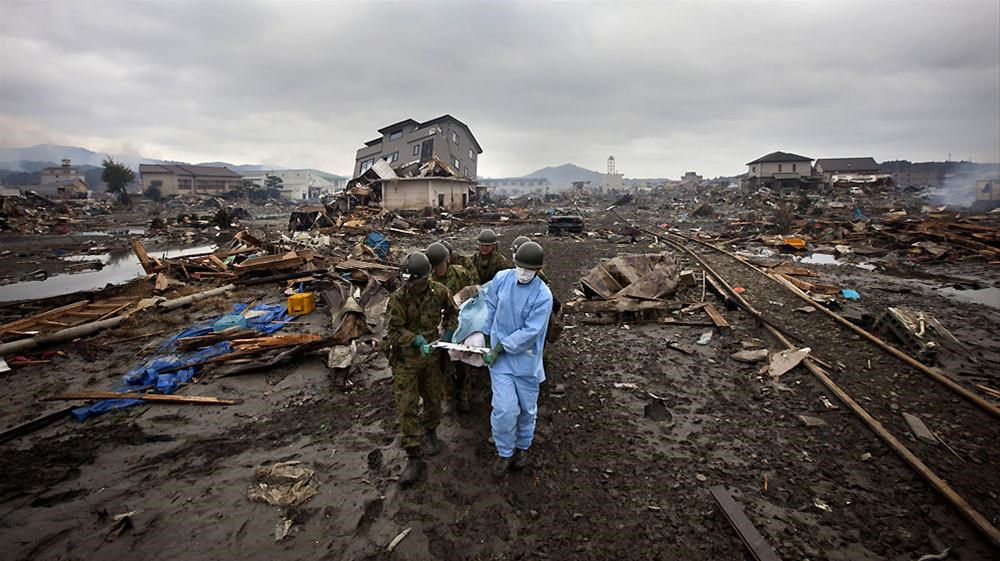 Разрушительное землетрясение в мире. ЦУНАМИ В Японии в 2011. Землетрясение в Токио 2011. Самое сильное землетрясение в Японии 2011. ЦУНАМИ В Индонезии 2004 волна.