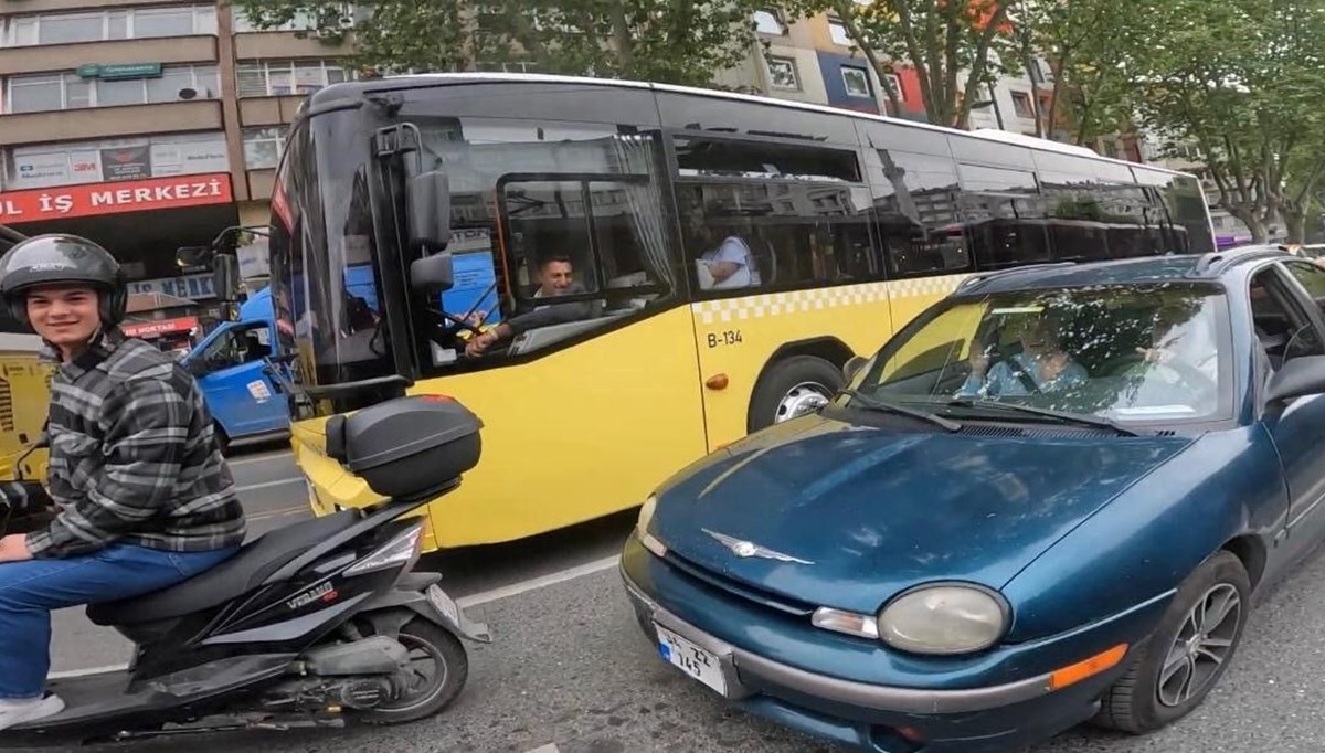 İstanbul'da güldüren kaza: Motosikletine çarpan kişi annesi çıktı