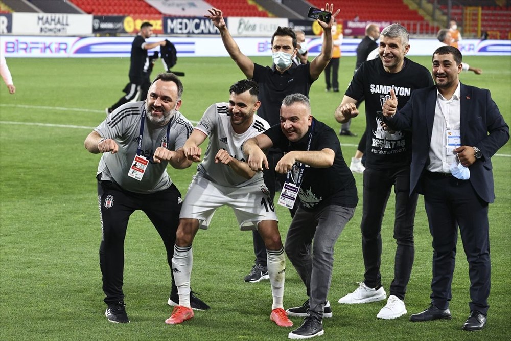 Beşiktaş şampiyonluğuna ulaştı (Beşiktaş'ın kaçıncı şampiyonluğu) - 2