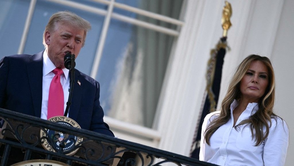 Melania Trump'tan 1 milyar dolarlık uyarı