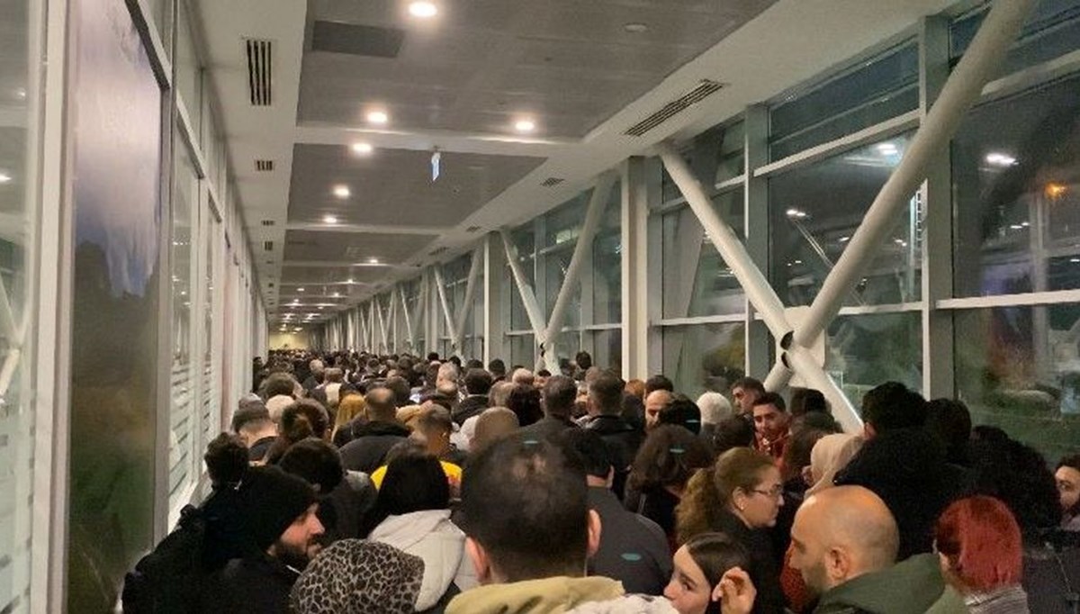 Sarp Sınır Kapısı'nda yılbaşı yoğunluğu Sarp Sınır Kapısı'nda yılbaşı yoğunluğu