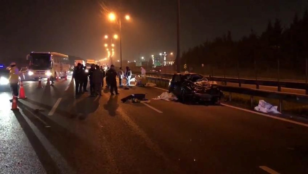 TEM Otoyolu'nda feci kaza: Otomobil yayalara çarptı, 5 kişi öldü - 10