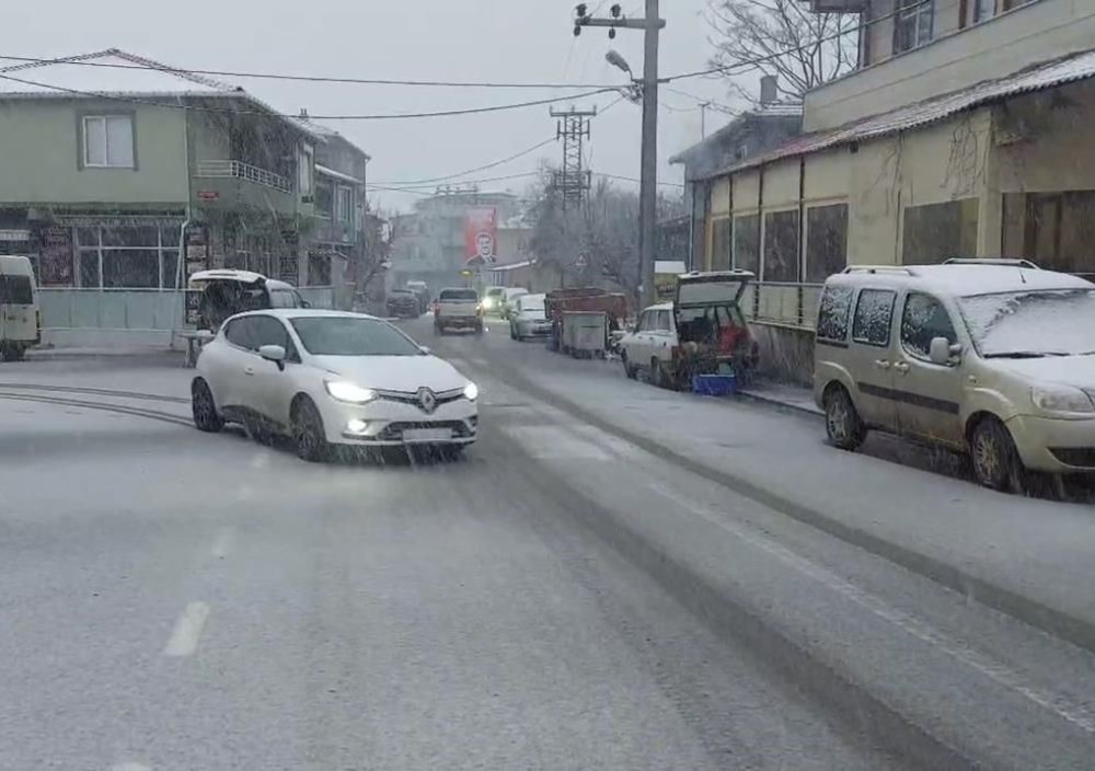 İstanbul’da kar yağışı başladı: Yüksek kesimlerde beyaz örtü oluştu - 5