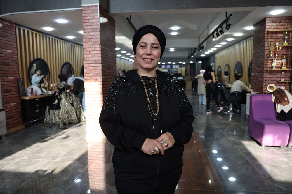 Depremde 4 çalışanını ve dükkanını kaybetti, pes etmeyip yeni iş yerini açtı - 2