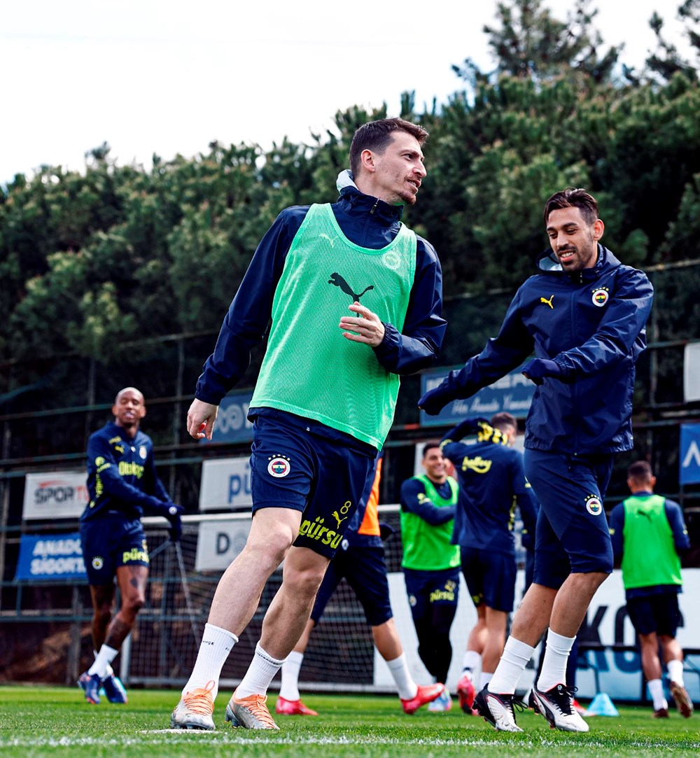 Aziz Yıldırım'ın kızı Yaz, Fenerbahçe idmanında 77 PBaIQb7Rj0i0ij 2I14fHg