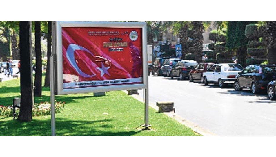 Atatürk’lü afiş gafı