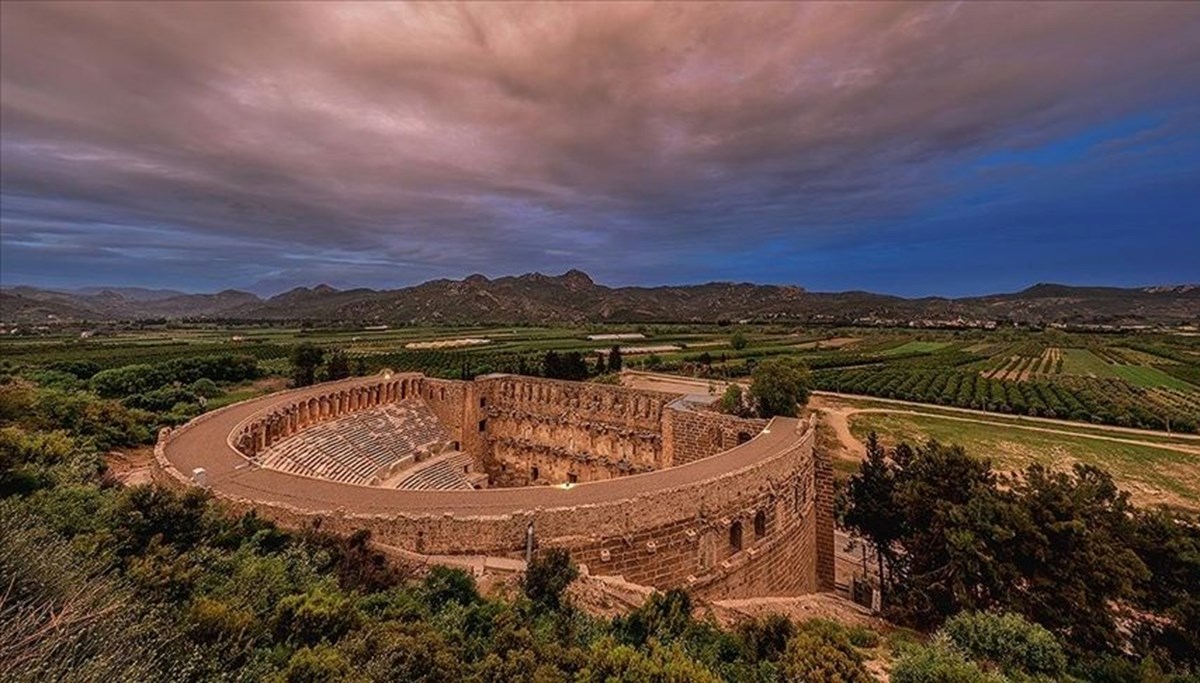 Efes Antik Kenti, 2024'te ziyaretçi rekoru kırdı Efes Antik Kenti, 2024'te ziyaretçi rekoru kırdı