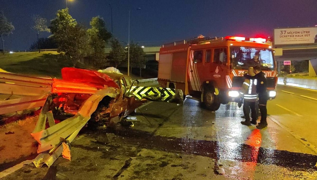 Bariyer otomobile saplandı