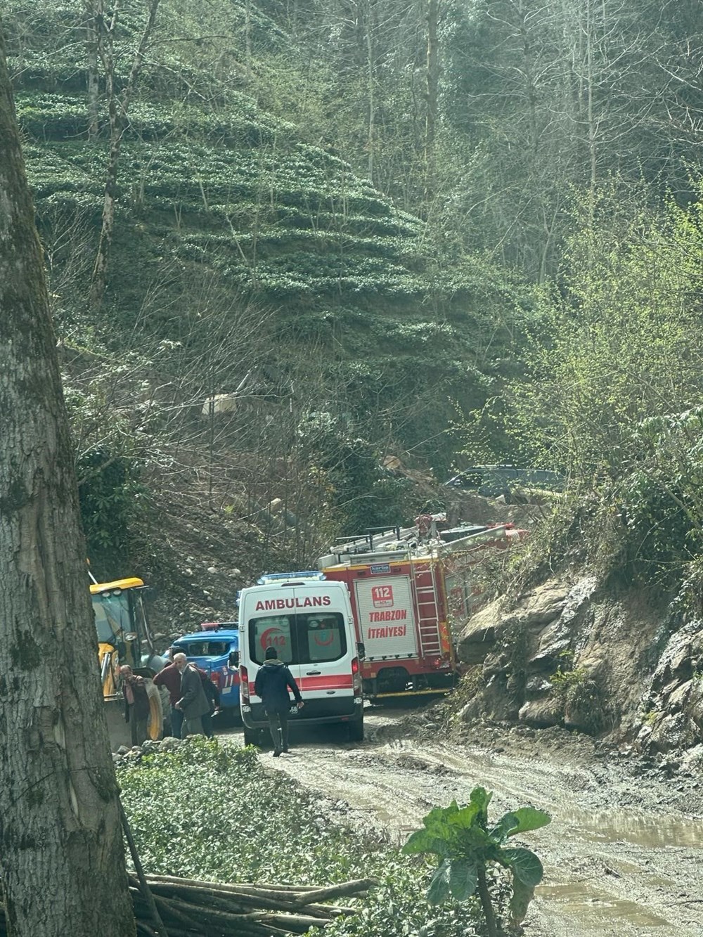 Trabzon'da altyapı çalışması sırasında göçük: 3 işçi yaşamını yitirdi - 3