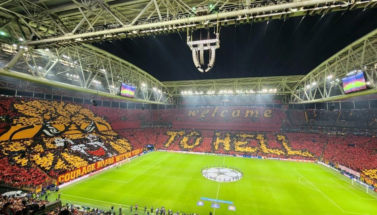 Galatasaray taraftarından Şampiyonlar Ligi'ne özel koreografi