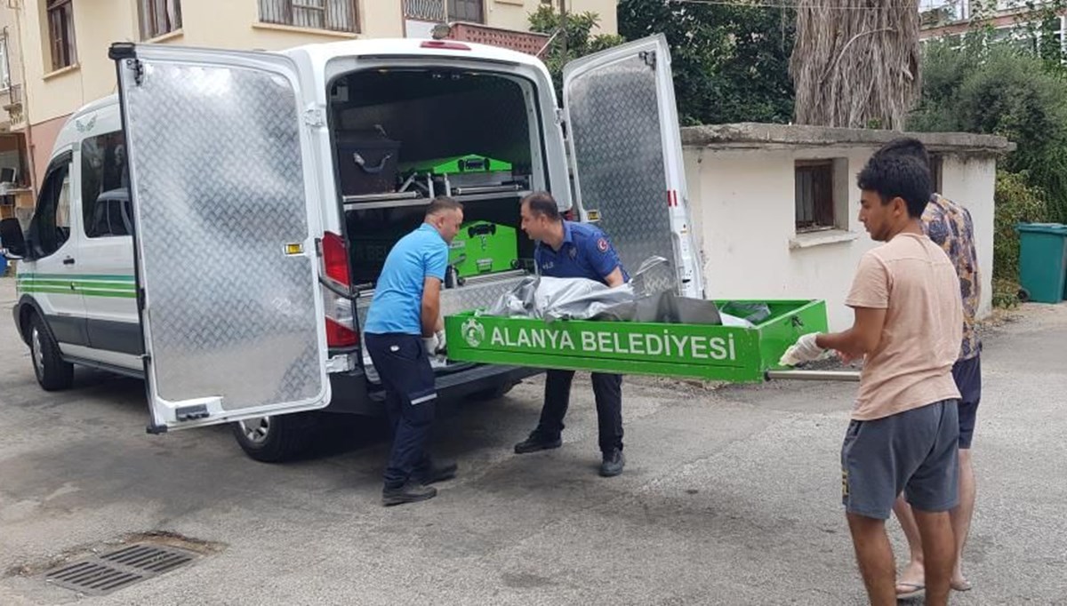 Gurbetçi vatandaş boş binanın bahçesinde ölü bulundu