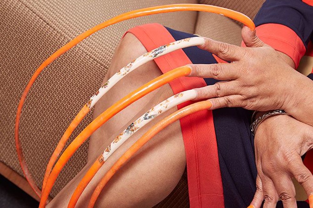 7 metre 33 santimetre: Dünyanın en uzun tırnaklarına sahip kişi 30 yıl sonra tırnaklarını kesti - 8