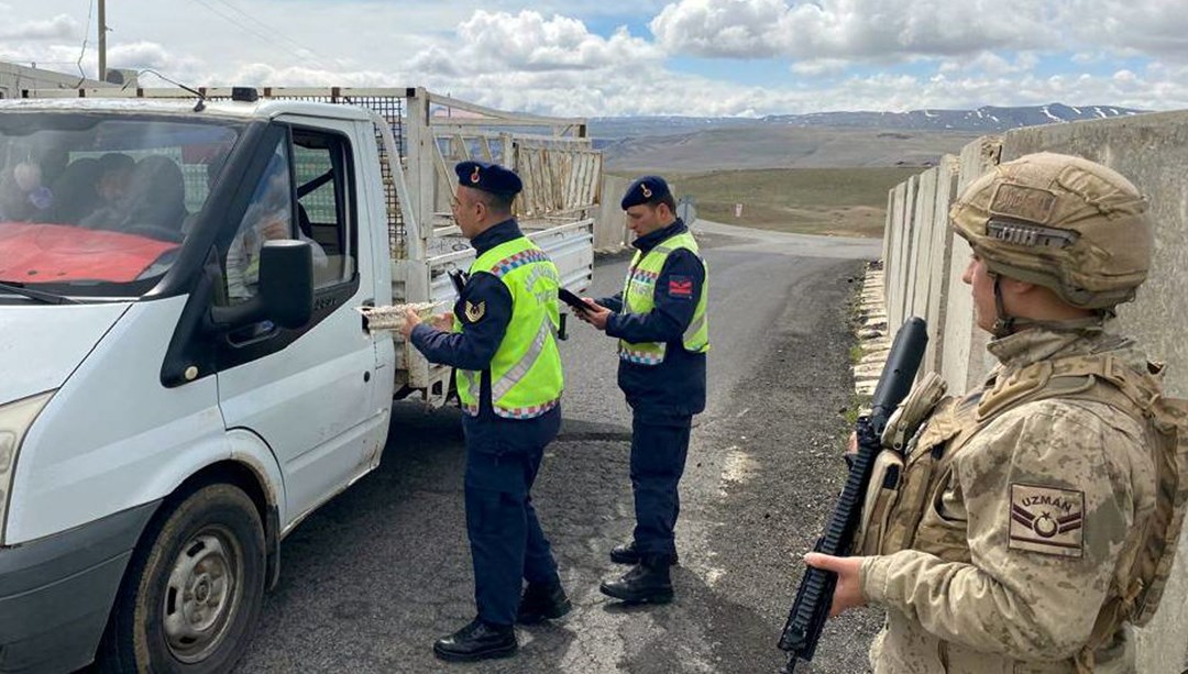 Kars ve Ardahan'da sürücülere "tatlı" uyarı