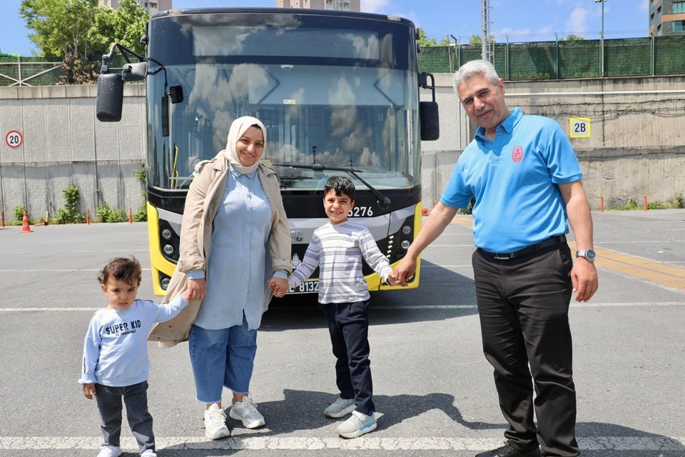 İETT otobüsüne binen iki kardeş firar etti - 1