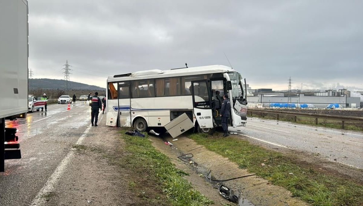 Balıkesir'de işçi servisi devrildi: 18 yaralı Balıkesir'de işçi servisi devrildi: 18 yaralı